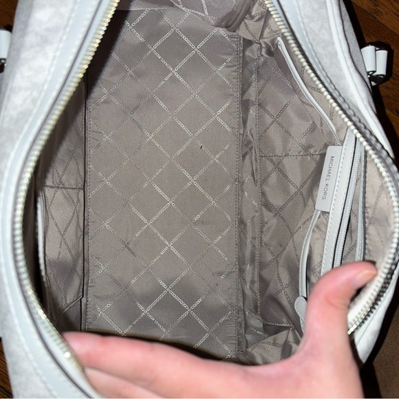 MICHAEL KORS DUFFEL BAG - Picture 3 of 3